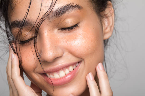 Humidity Skin : La tendance skincare de l’été 2025 pour une peau lumineuse et hydratée