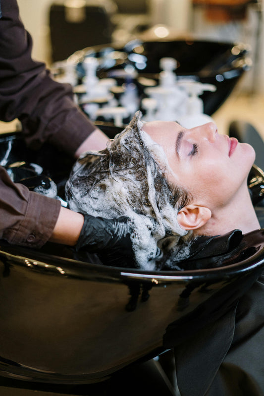 Vos cheveux face aux caprices du climat : comment les protéger ?